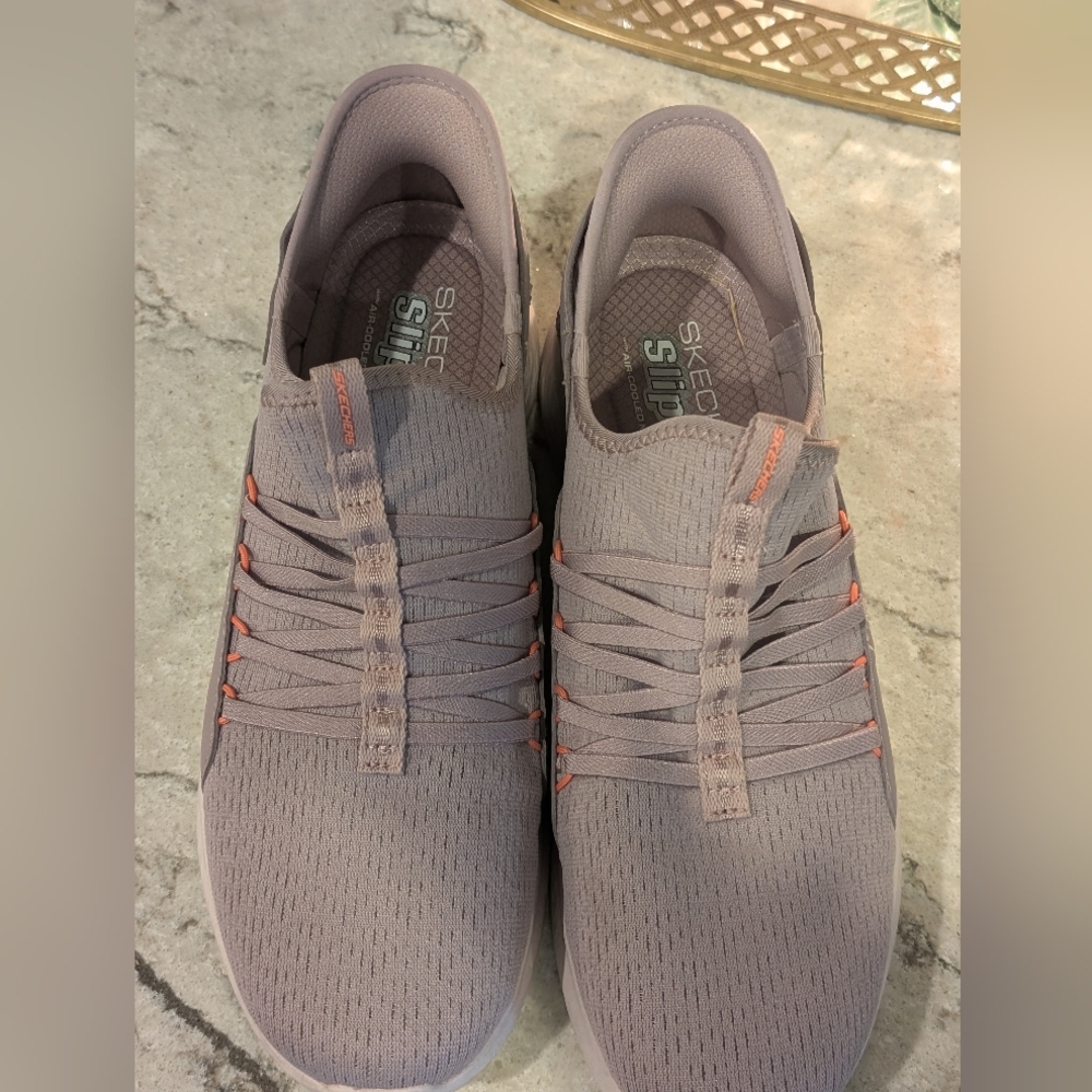 Like New Women's Skechers Slip Ons (Lavender)